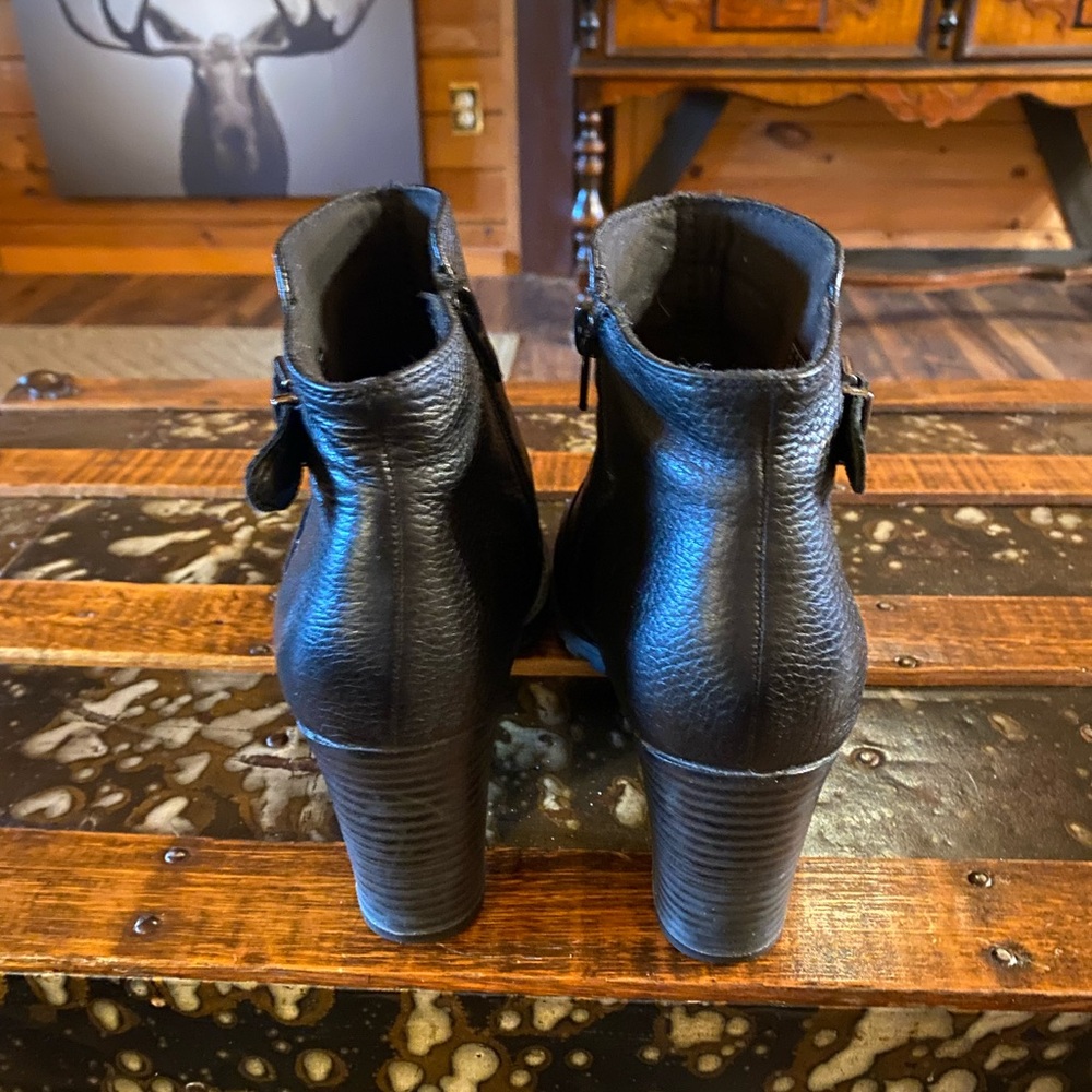 Clarks Black Pebbled Leather Heeled Boots - Picture 5 of 7
